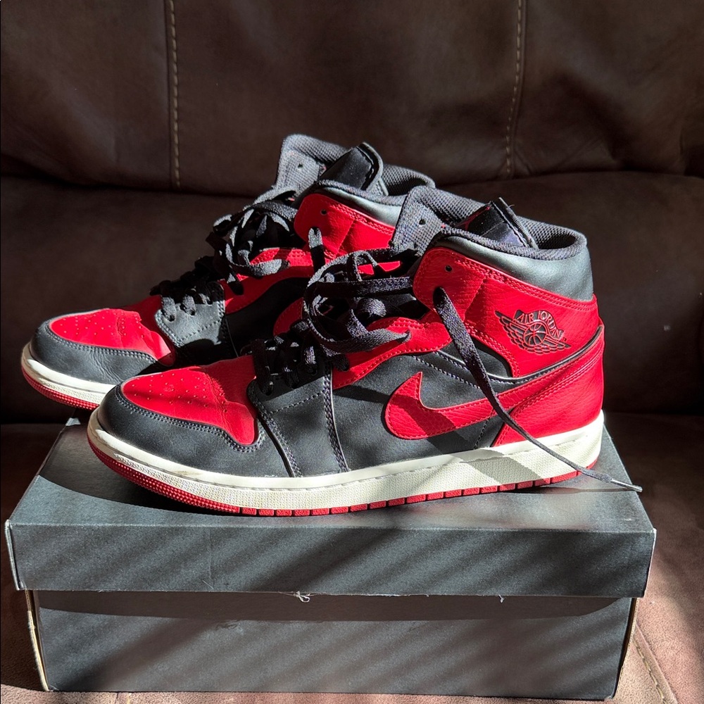 Nike Air Jordan I mid size - Picture 2 of 8